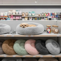 Cama Dona Beepaw con Terciopelo y USB Calefaccionada para Perro Talle M de 70 x 70 cm. COLOR CAF&Eacute;