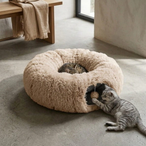 Cucha Tunel para Gato Beepaw con Pelota y Terciopelo medida de 85 cm x 85 cm x 26 cm. COLOR BEIGE